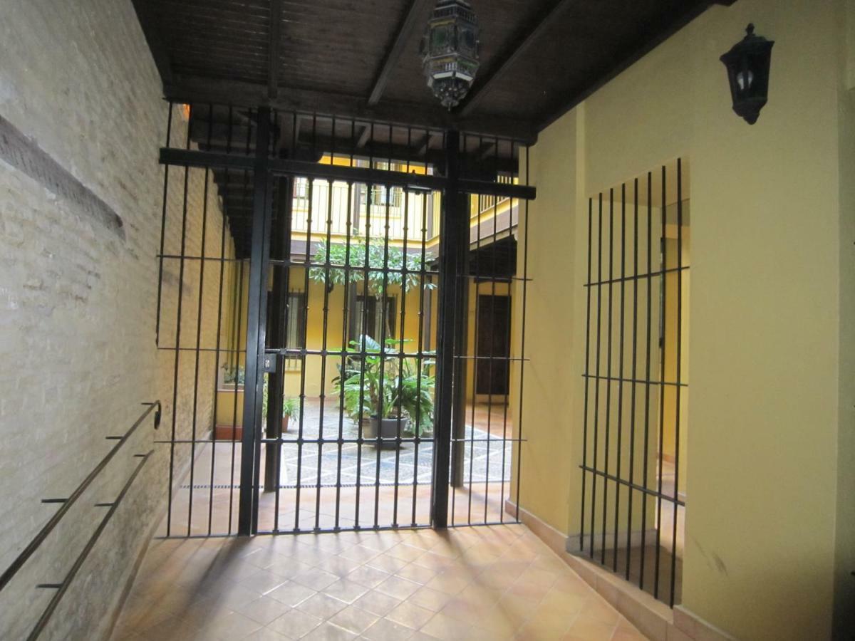Apartamento céntrico Plaza del Salvador Siviglia Esterno foto